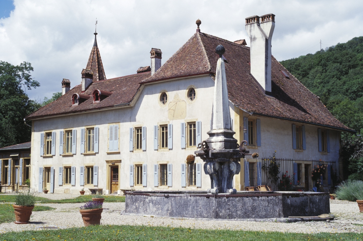 chateau souaillon in St. Blaise am Neuenburgersee das Weingut mit Barockgarten seit 1717