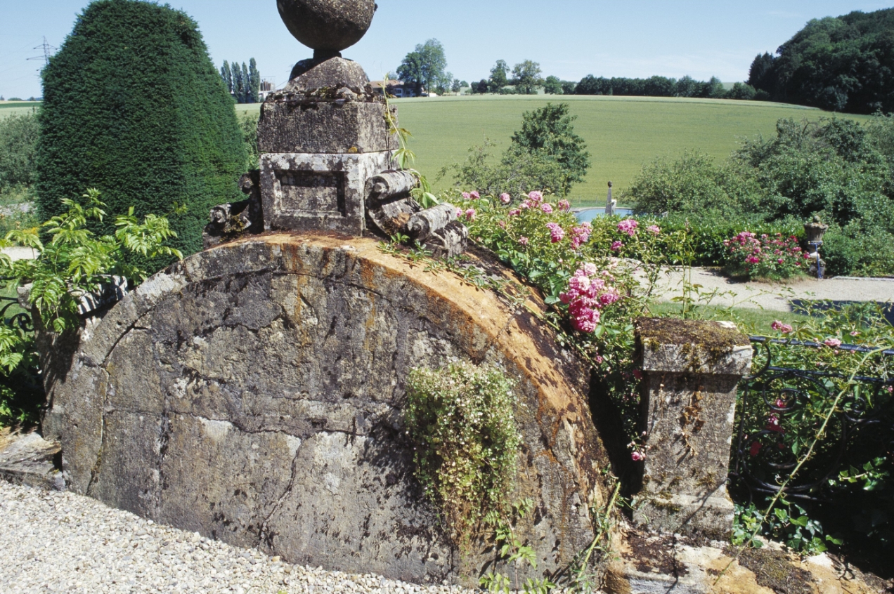 chateau souaillon in St. Blaise am Neuenburgersee das Weingut mit Barockgarten seit 1717